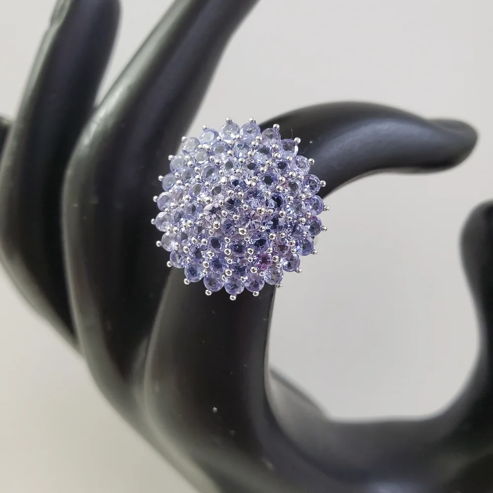 Watch Video / 10K Gold Tanzanite Cluster Ring